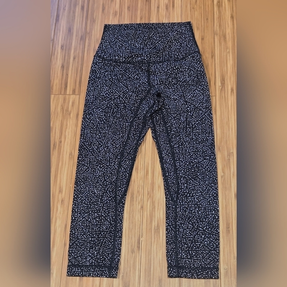 NWOT Lululemon Black and White Patterned Leggings